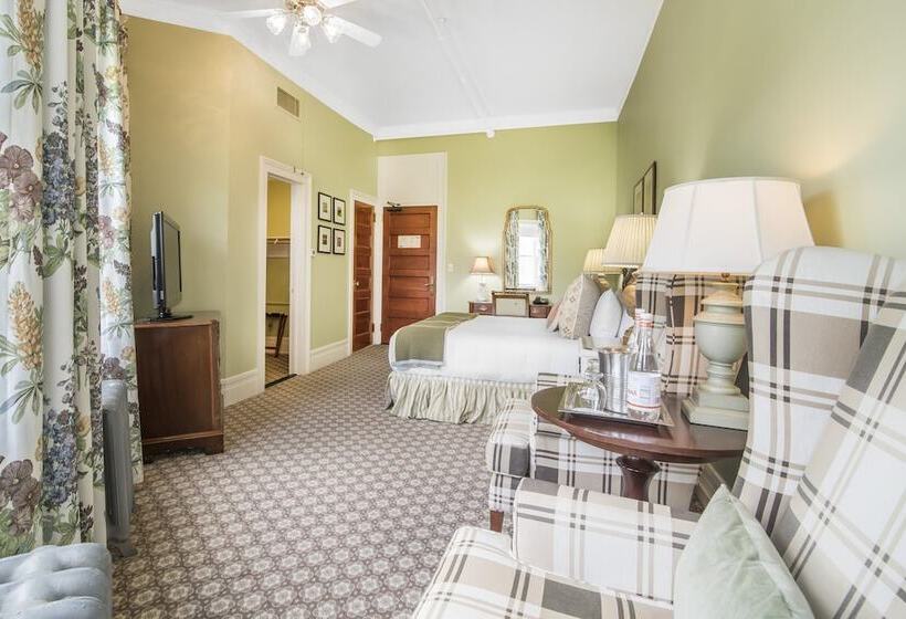 디럭스 룸, Omni Mount Washington Resort & Spa