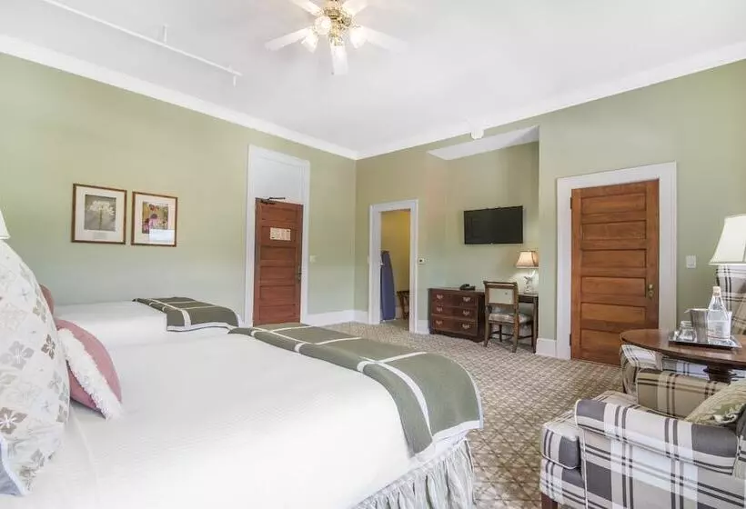 Deluxe Room Adapted for people with reduced mobility, Omni Mount Washington Resort & Spa