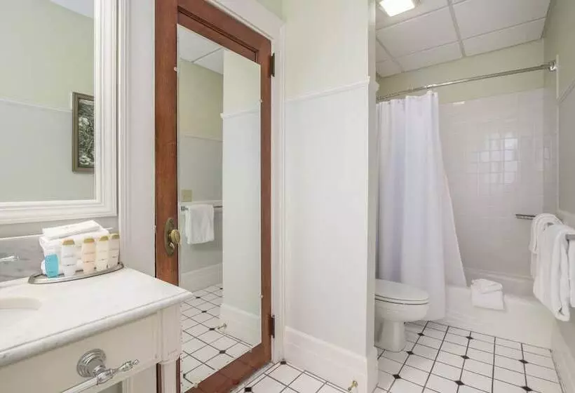 Premium Room, Omni Mount Washington Resort & Spa