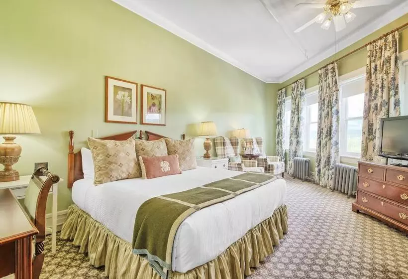 Premium Room, Omni Mount Washington Resort & Spa