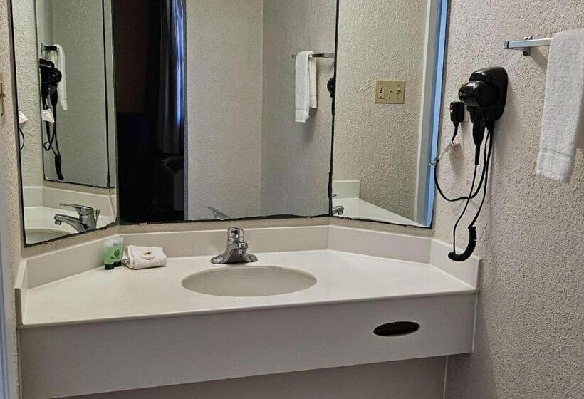２ダブルベッドのスタンダードルーム, Quality Inn Nacogdoches Near University