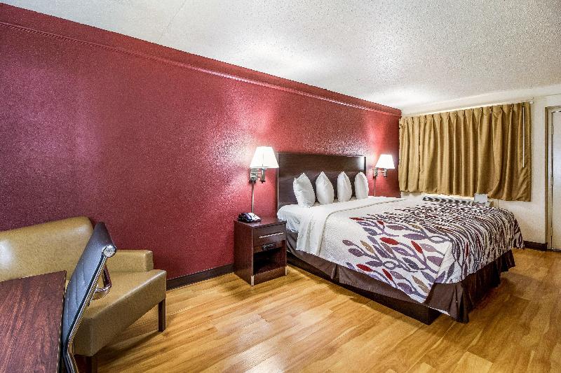 带大床的豪华间, Red Roof Inn Houston East  I10