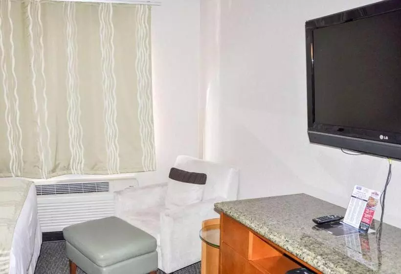 اتاق استاندارد با 2 تخت دوبل, Bison Inn & Suites On University