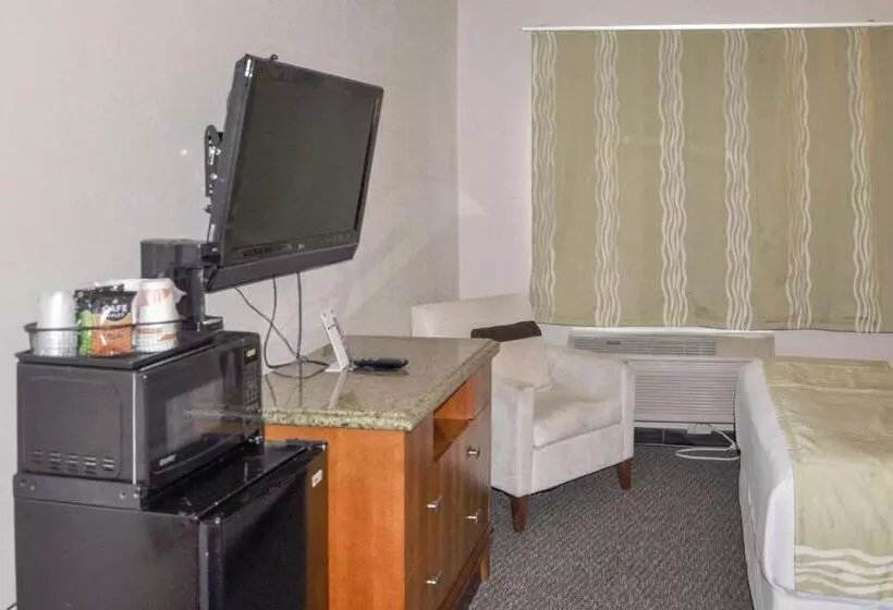اتاق استاندارد, Bison Inn & Suites On University