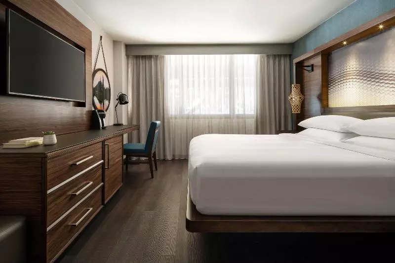 اتاق استاندارد با تخت بزرگ, Seattle Airport Marriott
