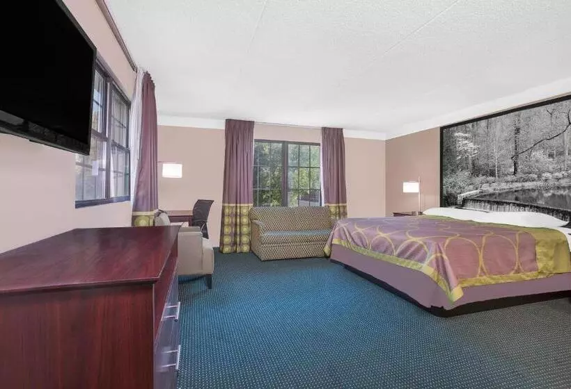キングサイズベッドのデラックススイート, Super 8 By Wyndham Austell/six Flags