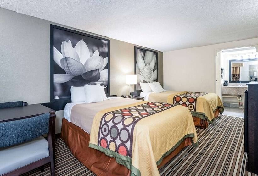 غرفه قياسيه سريرين مزدوجين, Super 8 By Wyndham Monroe