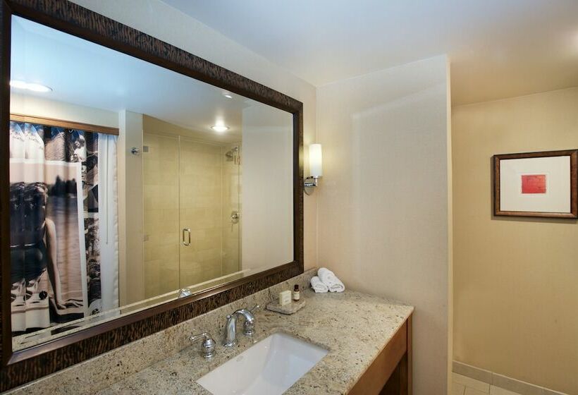 스탠다드 룸 더블 침대, Lake Arrowhead Resort And Spa