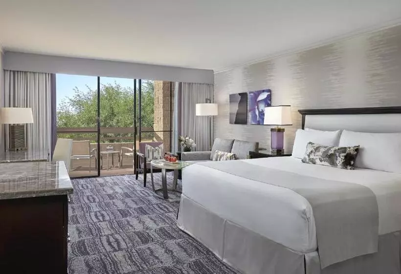اتاق استاندارد با تخت بزرگ برای معلولان, Loews Ventana Canyon Resort