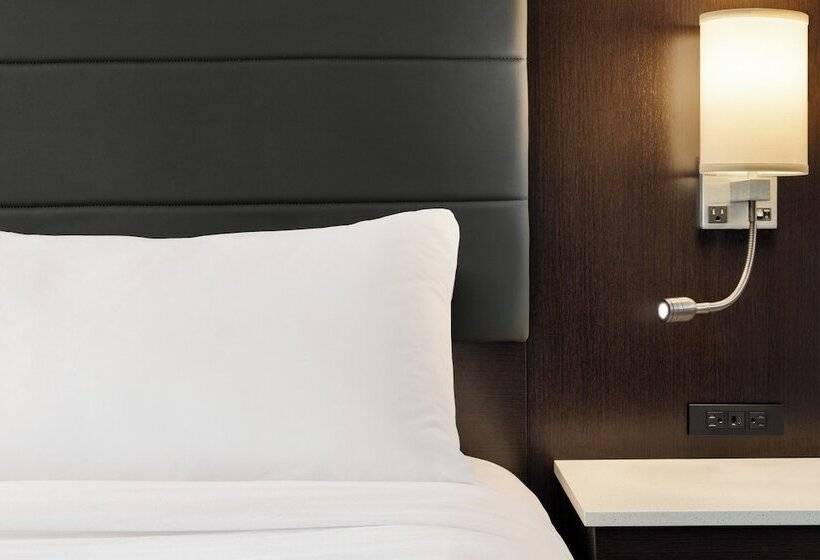 スタンダードルーム, Crowne Plaza Knoxville Downtown University, An Ihg