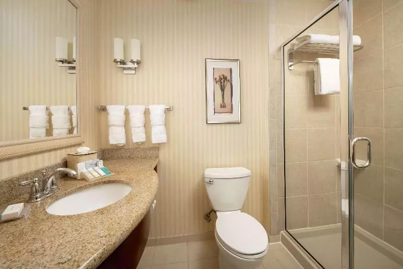 اتاق پرمیوم, Crowne Plaza Knoxville Downtown University By Ihg