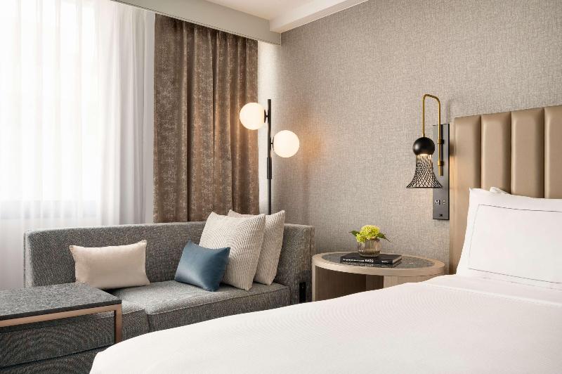 اتاق استاندارد با تخت بزرگ برای معلولان, Doubletree By Hilton San Francisco South Airport Blvd
