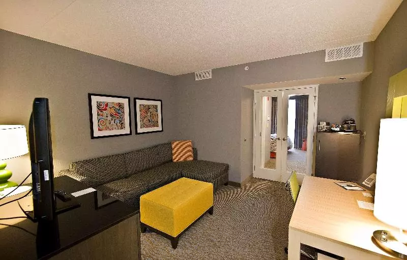 キングサイズベッドのスイートルーム, Doubletree Suites By Hilton Hotel Huntsville South