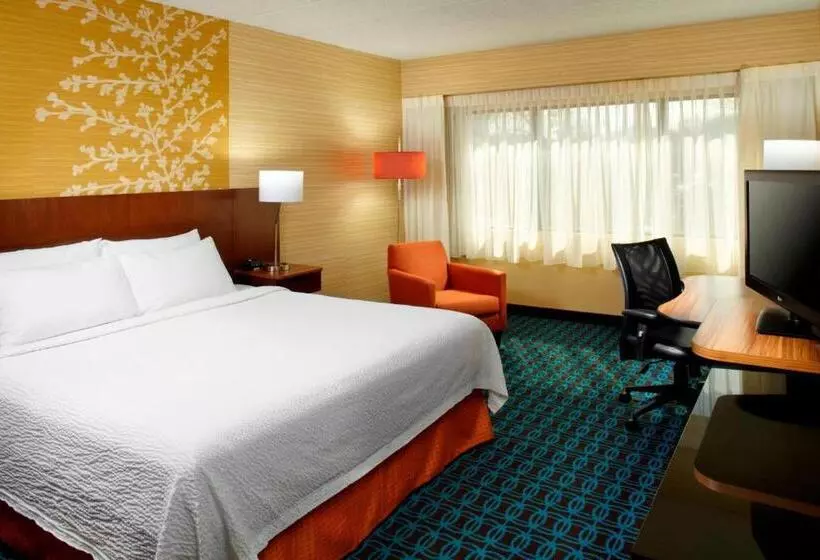 キングサイズベッドのスタンダードルーム, Fairfield Inn & Suites Parsippany