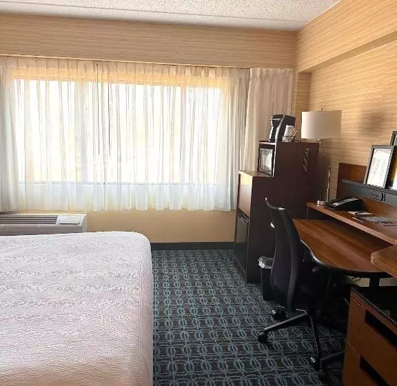 キングサイドベッドのスタンダードワンルーム, Fairfield Inn & Suites Parsippany