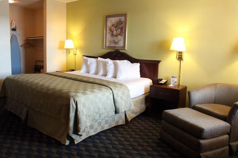 חדר סטנדרט עם מיטת קינג, Governor House Inn Arlington/falls Church