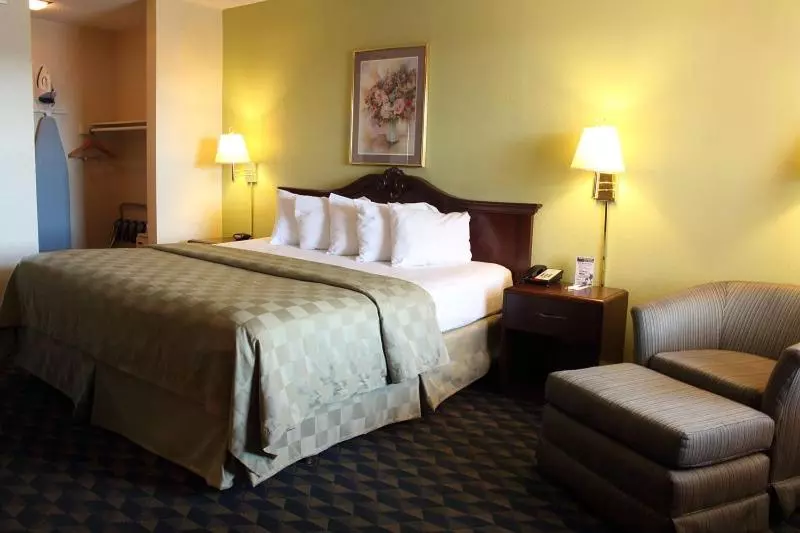 キングサイズベッドのスタンダードルーム, Governor House Inn Arlington/falls Church