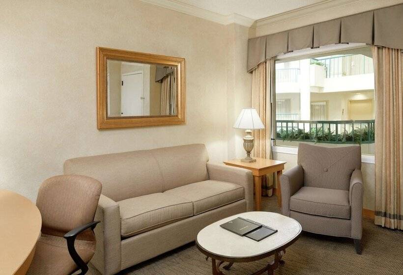 Люкс Кровать Кинг, Hilton Boca Raton Suites