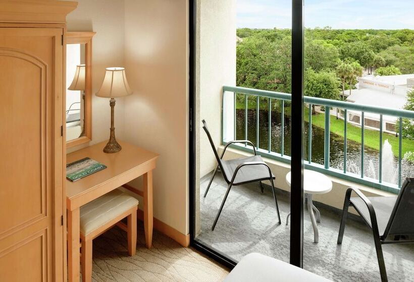 Люкс Кровать Кинг, Hilton Boca Raton Suites