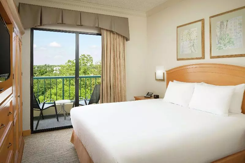 キングサイズベッドのスイートルーム, Hilton Boca Raton Suites