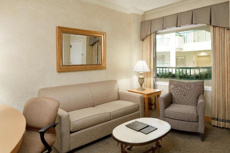 Люкс Адаптированный для Инвалидов, Hilton Boca Raton Suites