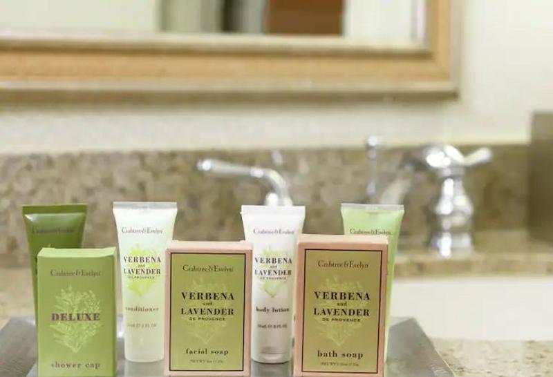 جناح سرير كينج, Hilton Boca Raton Suites