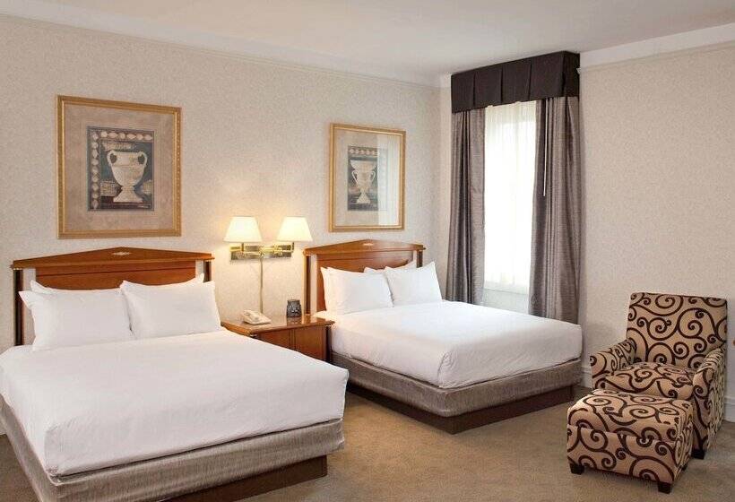 חדר סטנדרט שתי מיטות זוגיות, Hilton Cincinnati Netherland Plaza