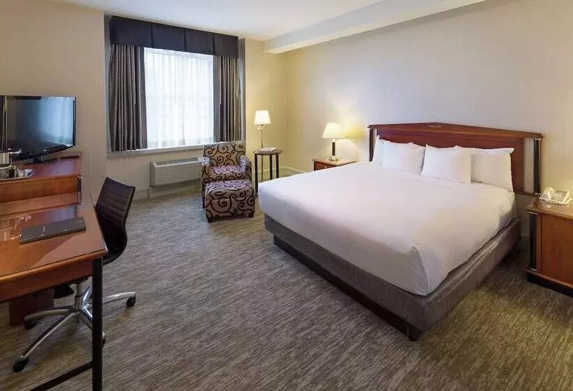 اتاق لوکس با تخت بزرگ, Hilton Cincinnati Netherland Plaza