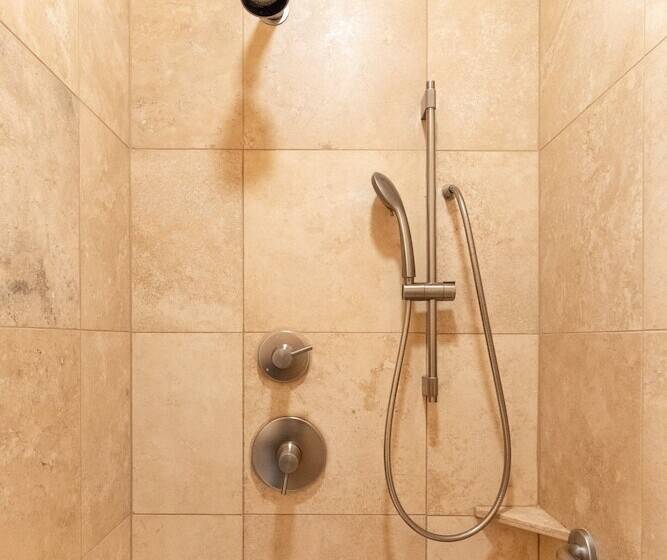 适合残疾人使用的标准间, Pacific Terrace