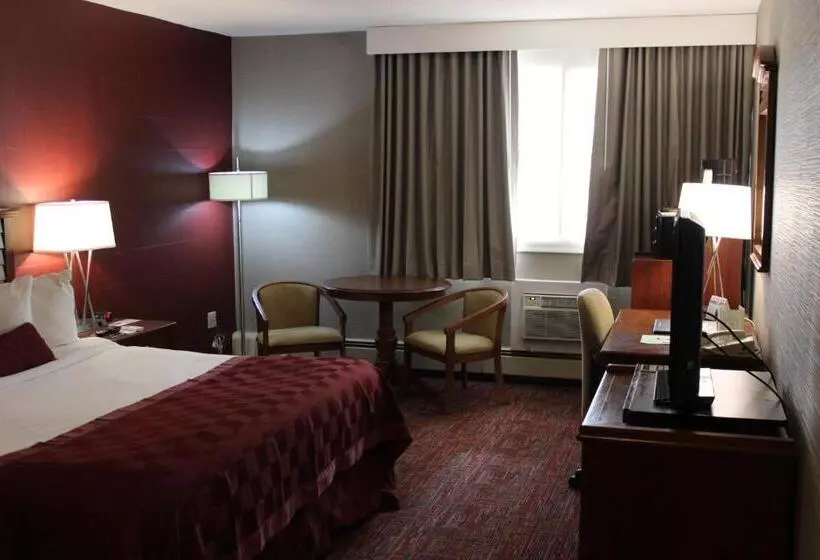 キングサイズベッドのスタンダードルーム, Ramada By Wyndham Grand Forks