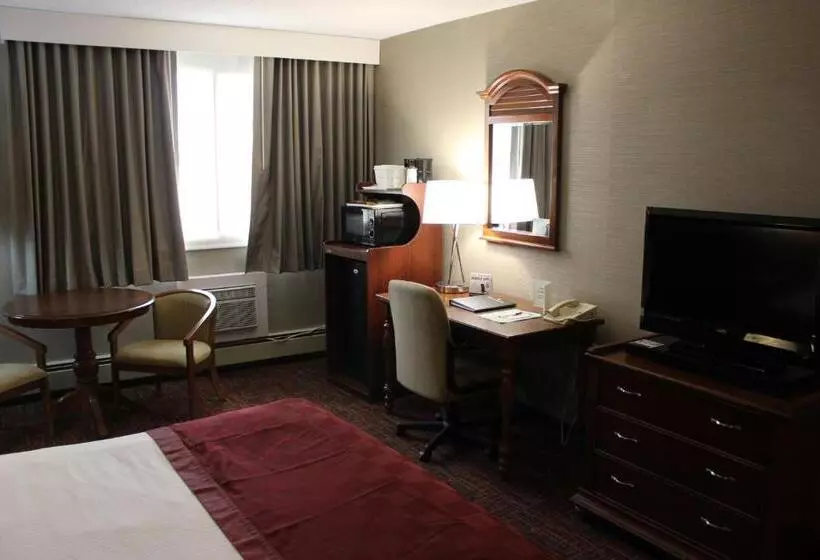 キングサイズベッドのスタンダードルーム, Ramada By Wyndham Grand Forks