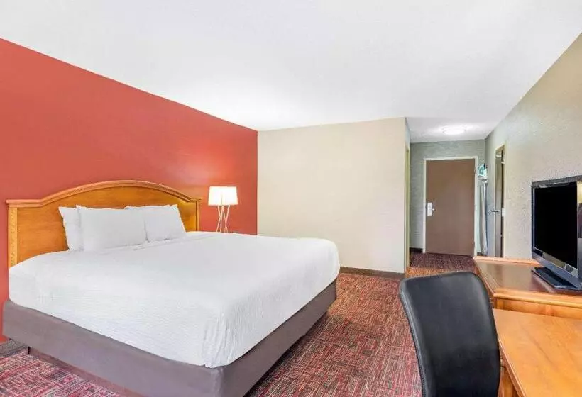 キングサイズベッドのスタンダードルーム, Ramada By Wyndham Grand Forks
