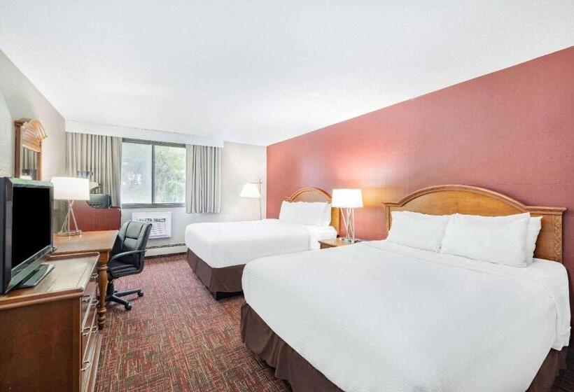 اتاق استاندارد برای معلولان, Ramada By Wyndham Grand Forks