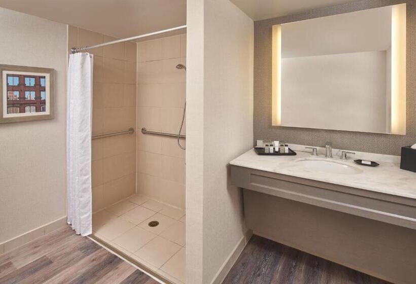 غرفة كلوب سرير كينج, Sheraton Detroit Novi