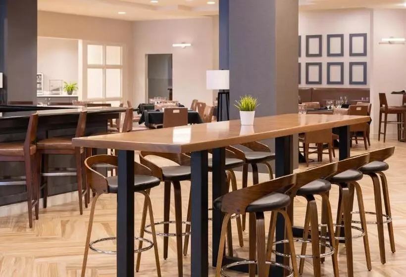 クラブルーム, Sheraton Detroit Novi