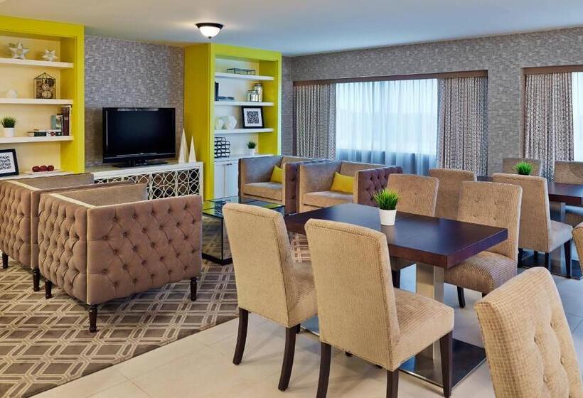 غرفة كلوب, Sheraton Detroit Novi