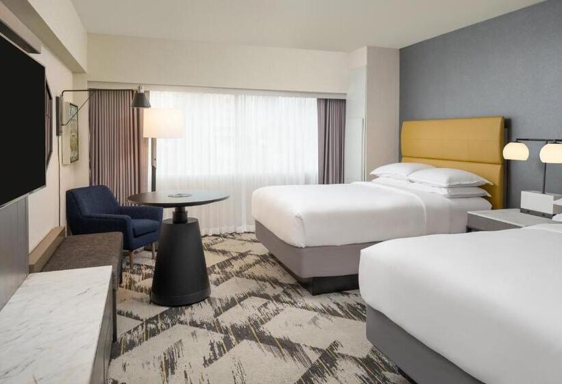 غرفة كلوب, Sheraton Detroit Novi