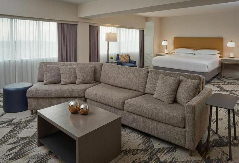إستوديو قياسى سرير كينج, Sheraton Detroit Novi