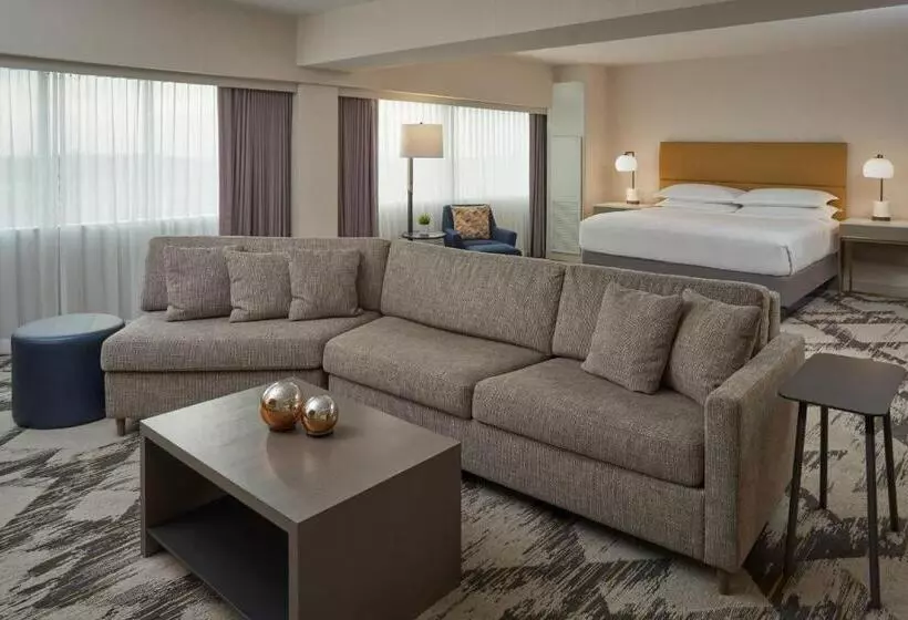 キングサイドベッドのスタンダードワンルーム, Sheraton Detroit Novi