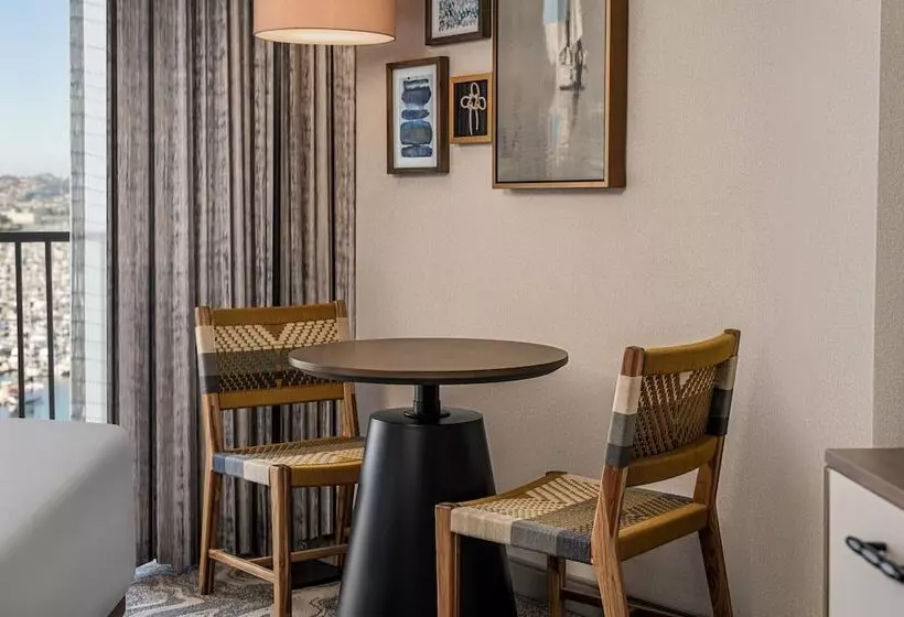 اتاق لوکس با چشم‌انداز, Sheraton San Diego Resort