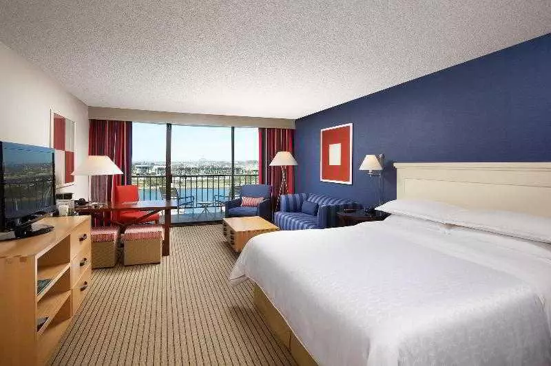 Standard-huone King-vuode, Sheraton San Diego Resort
