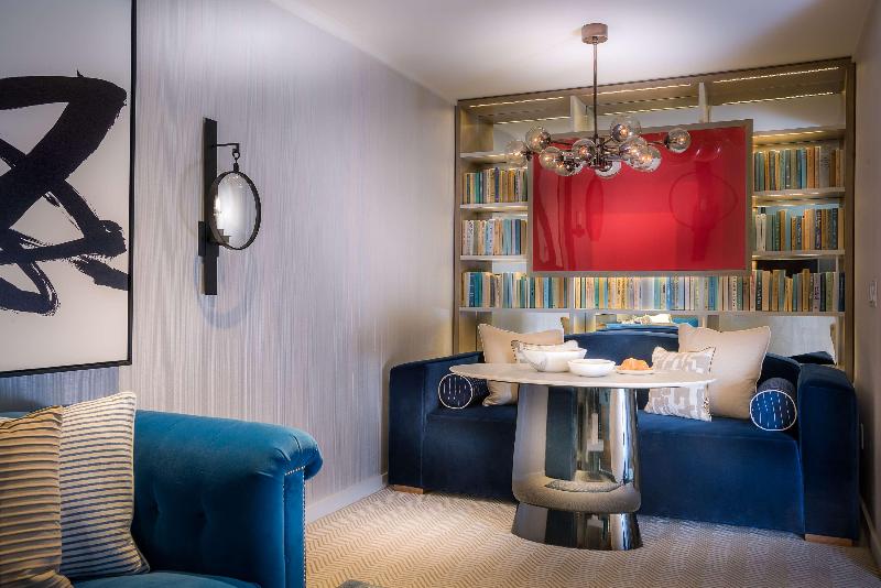 מיטת קינג בסוויטה, Oceana Santa Monica, Lxr Hotels & Resorts