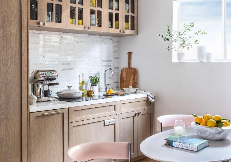 מיטת קינג בסוויטה, Oceana Santa Monica, Lxr Hotels & Resorts