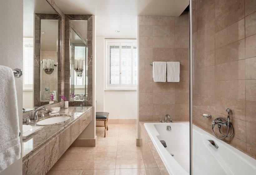 استودیو استاندارد با تخت کینگ, Beverly Wilshire, A Four Seasons