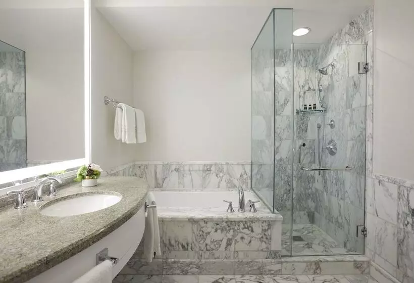 اتاق استاندارد با 2 تخت دوبل, Beverly Wilshire, A Four Seasons