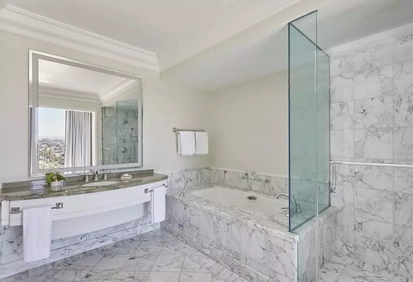 مجموعه ویستا شهر, Beverly Wilshire, A Four Seasons