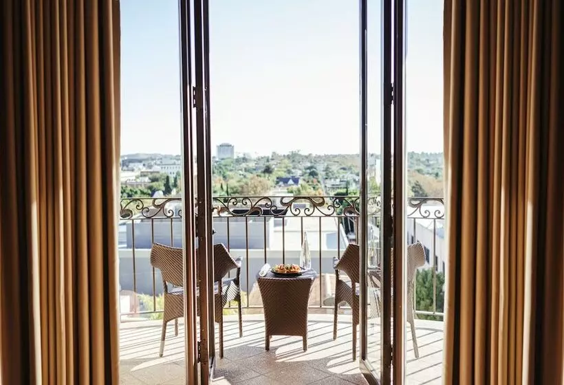 مجموعه ویستا شهر, Beverly Wilshire, A Four Seasons