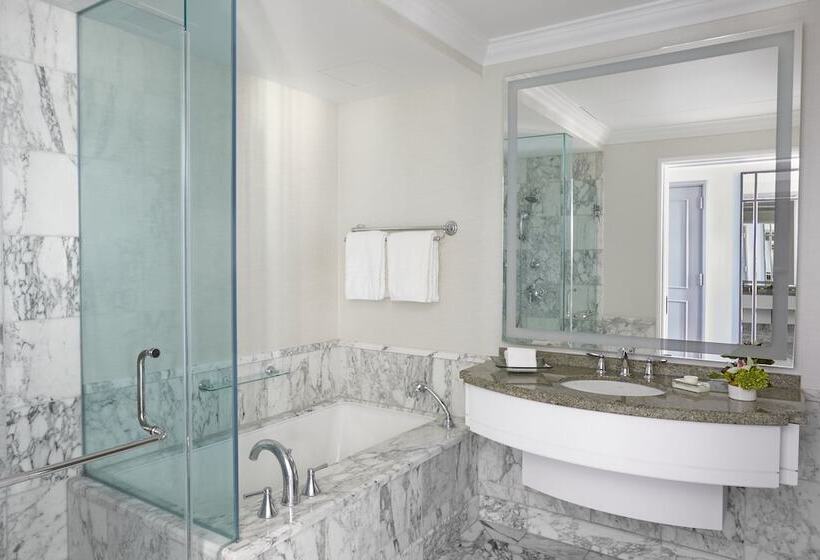 سوئیت با بالکن, Beverly Wilshire, A Four Seasons