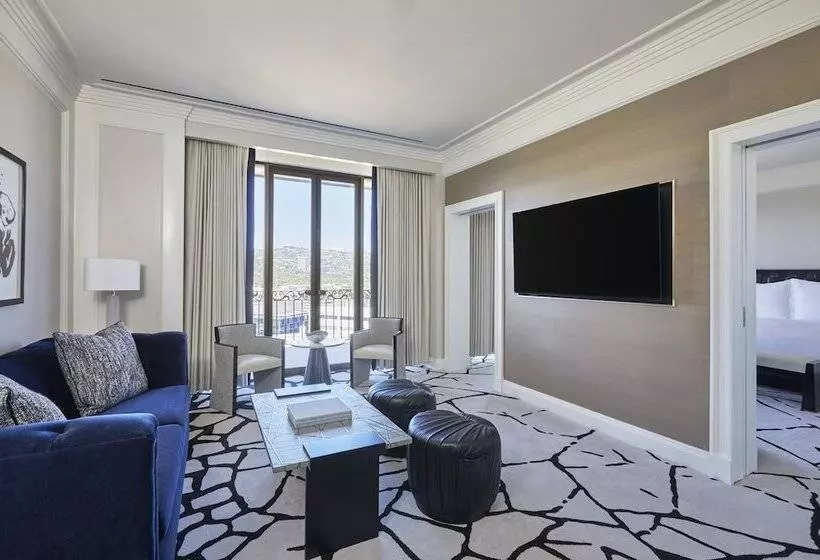 سوئیت با بالکن, Beverly Wilshire, A Four Seasons