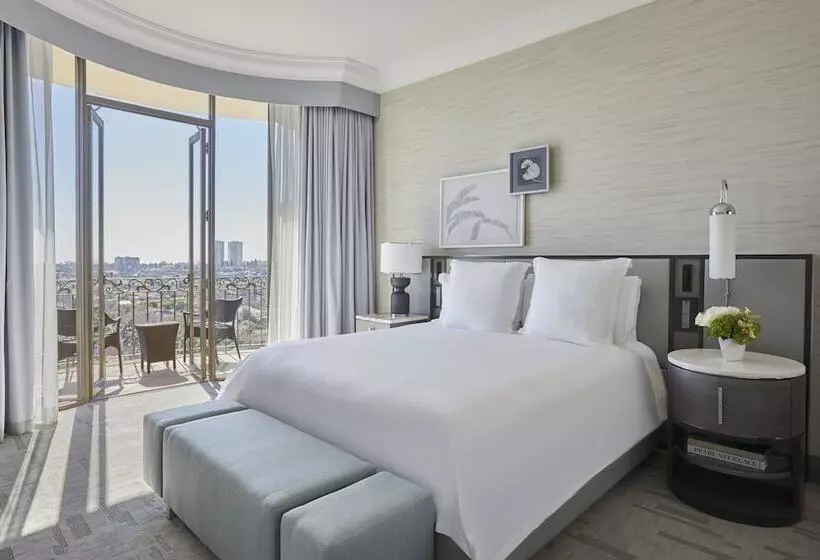 سوئیت با بالکن, Beverly Wilshire, A Four Seasons